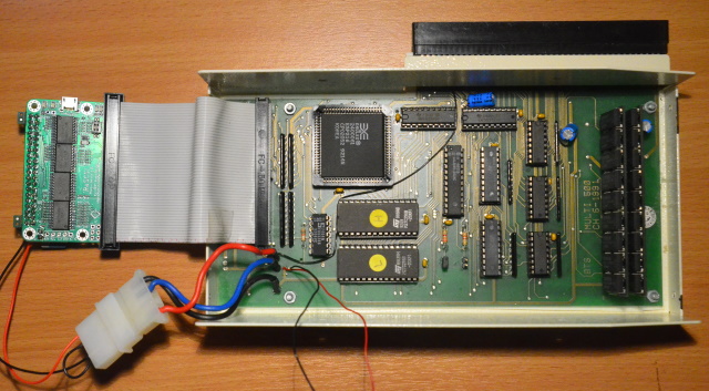 The RaSCSI with the Raspberrt Pi attached is considerable smaller than a hard disk drive and fits easily into the controller.